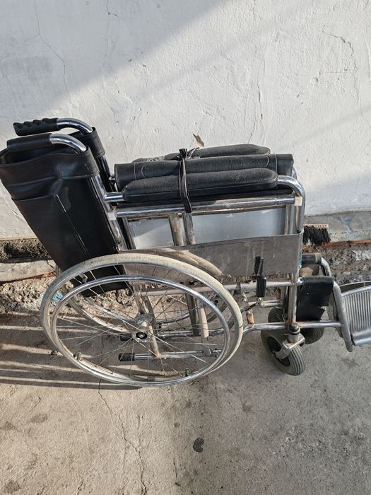 Продам инвалидную коляску