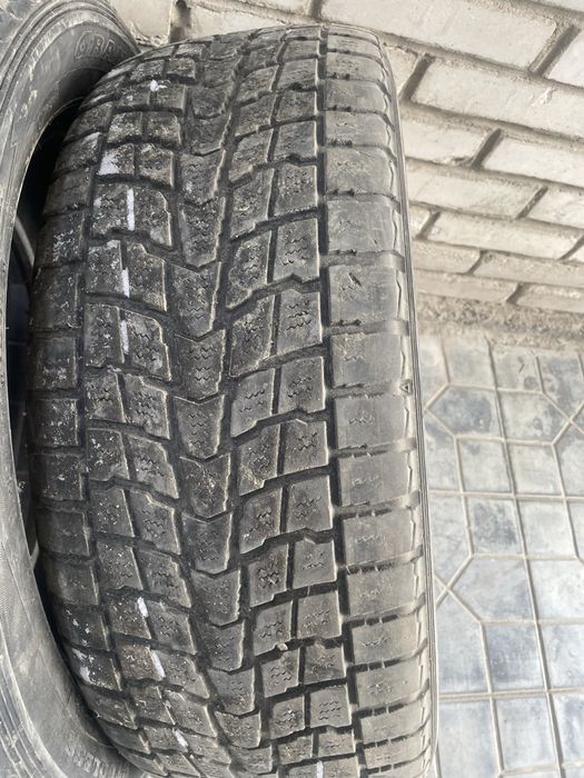 Зимние шины 235/65/18