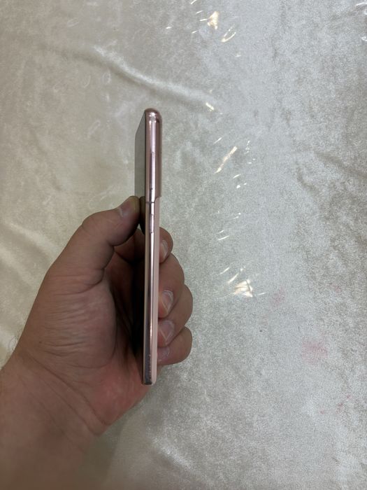 SAMSUNG S21 5g 8/256 bir qo’l ishlatilgan xolati ideal