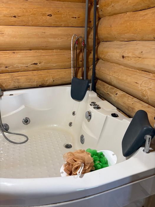 Cada de baie cu jacuzzi