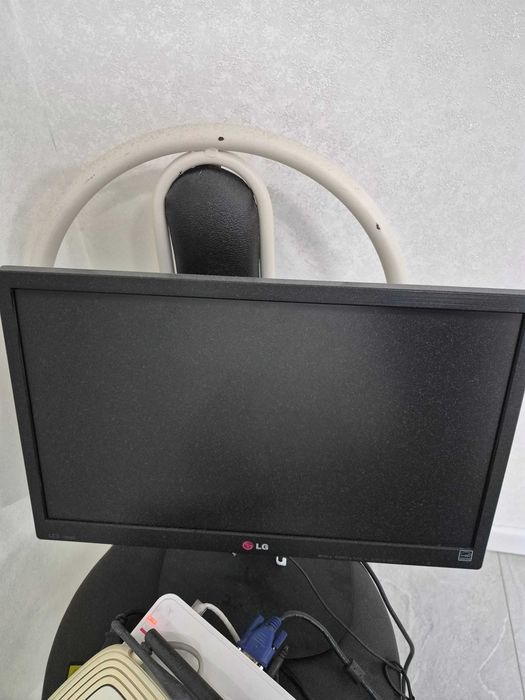 Монитор 19d     LG
