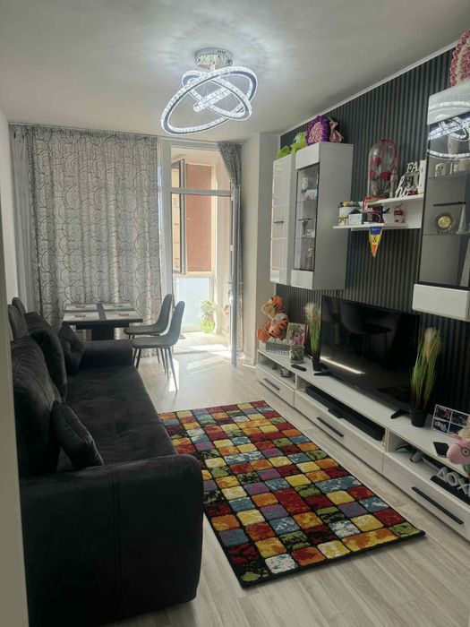 Vand apartament 62mp ,loc de parcare inclus.