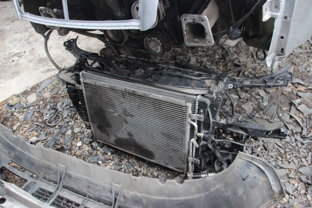 АУДИ  А4 2.0i  Audi  A4 автомат  – само на части