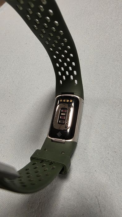 Fitbit Charge 6 silver