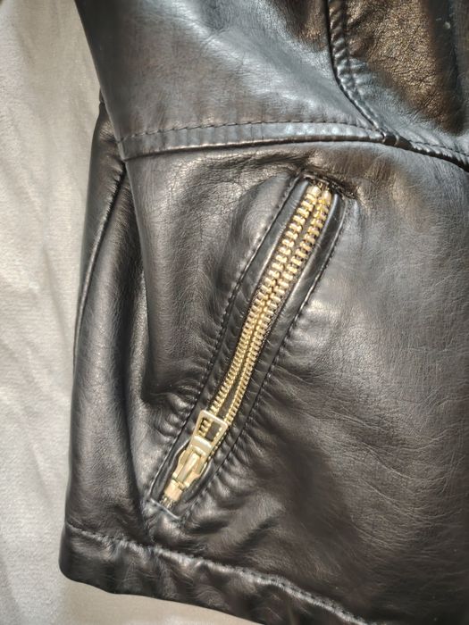 Подам кожанную куртку