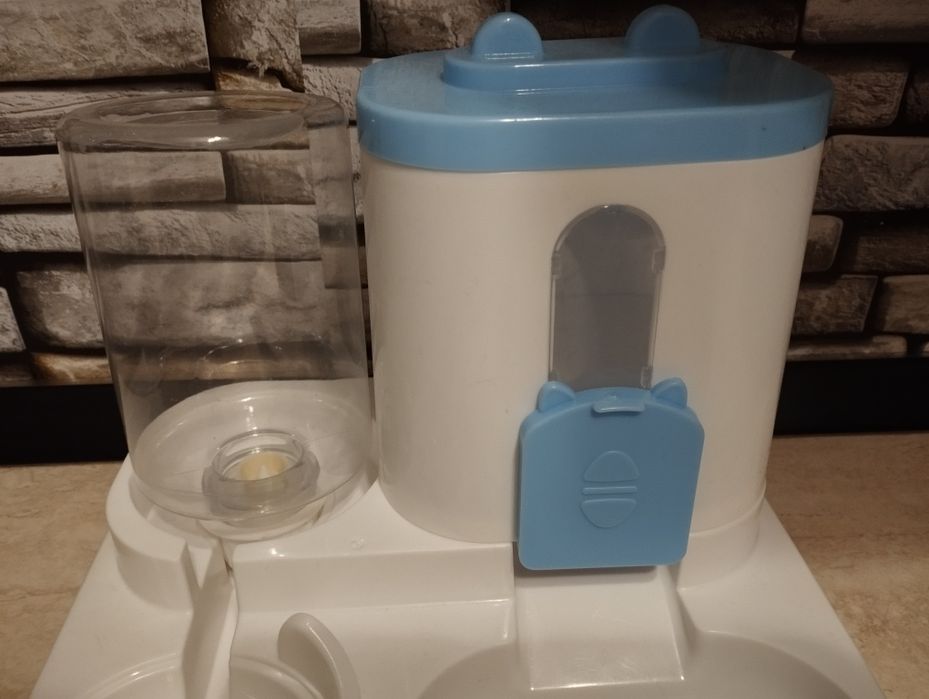 Dozator apa si hrana pisici