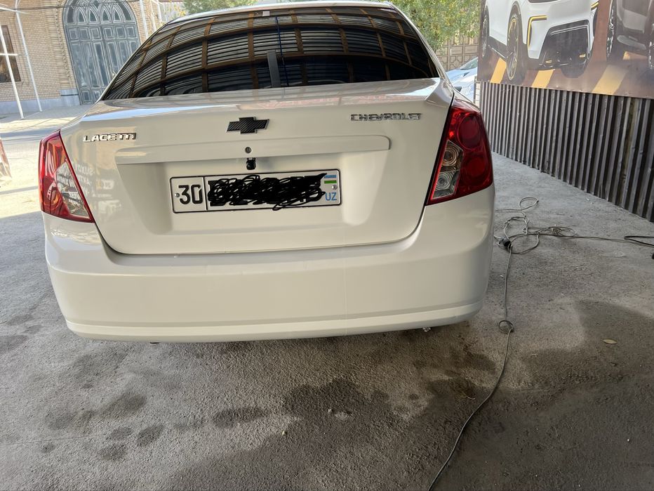 Idal xolat tayor chixol polik qilngan mejikar bor  tayor moshina