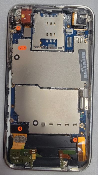 I Phone 3GS на части