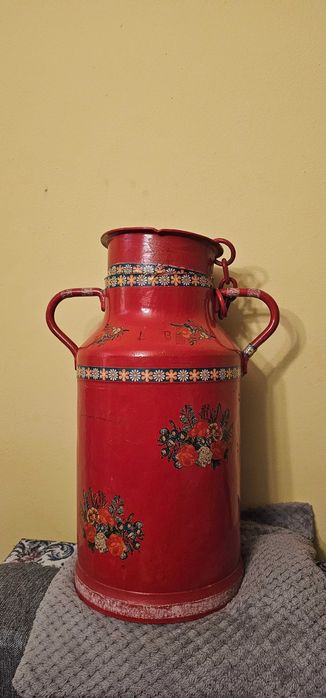 bidon de/pentru  lapte vopsit decorat