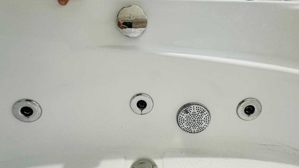 Vand cada baie cu hidromasaj