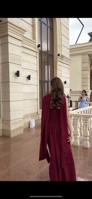 Красное длинное платье