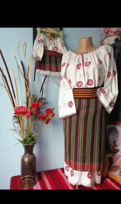 Costume tradiționale 100% bumbac , cusute manual