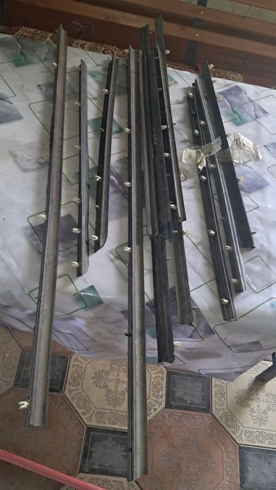 МЕРС.210Е Решетка капота.