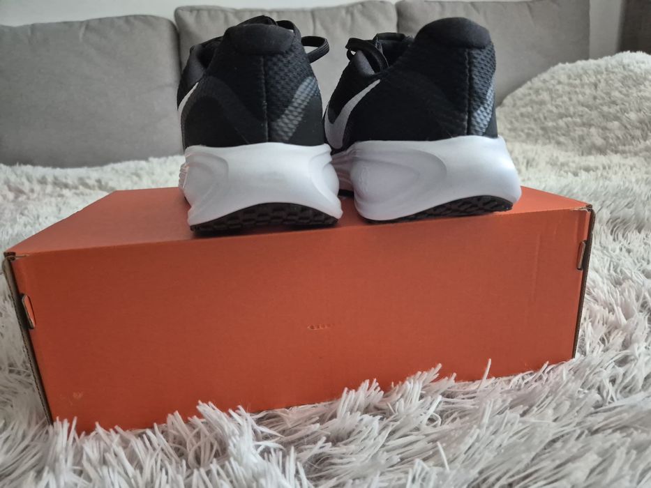 Nike Revolution 8, marimea 38.5, noi