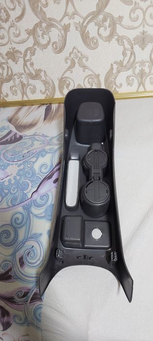 НОВЫЙ заводской Подстаканник и мелочей для авто COBALT. Цена договорн