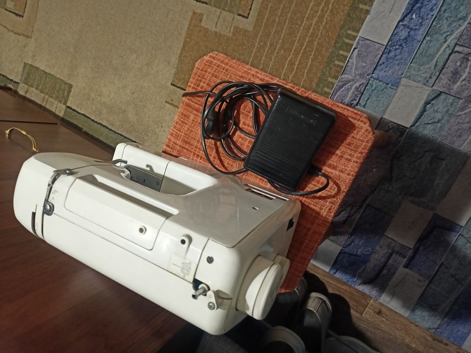 Швейная машина продам