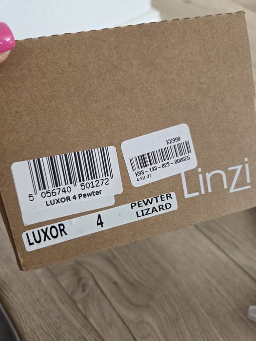 Sandale Next, Linzi