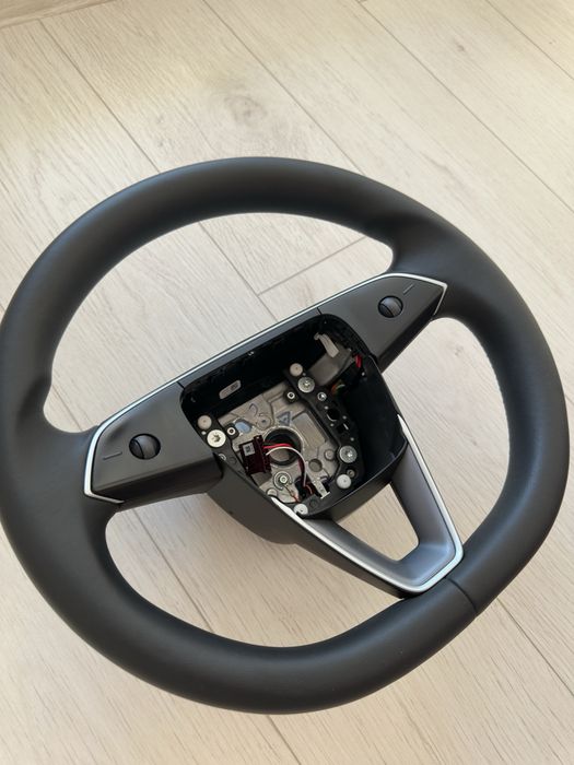 Volan Tesla model 3