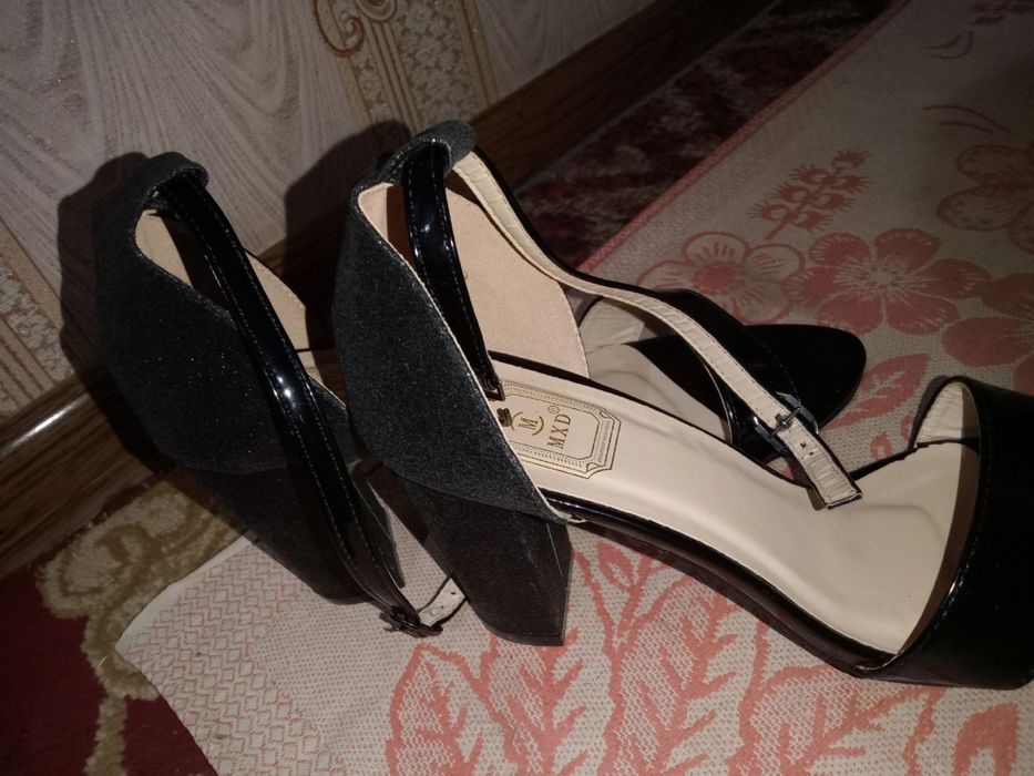 Женские босоножки новые