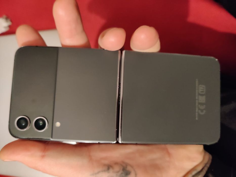 Samsung galaxy flip 4