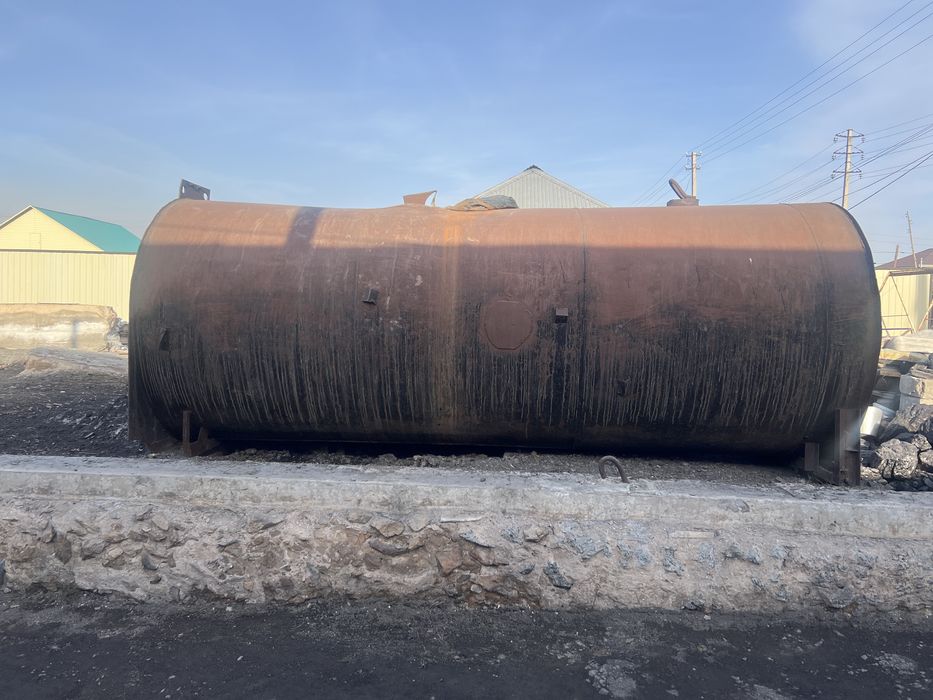 Продам срочно Емкость