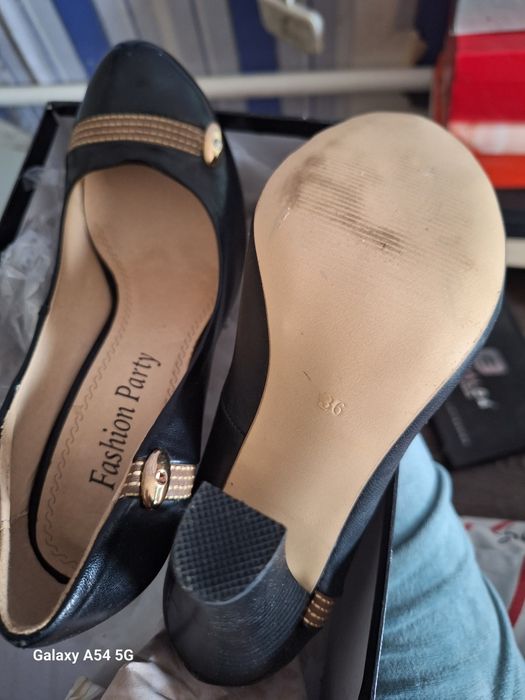 Продам обувь каждая пара 2000 тысячи.