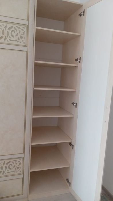 Шкаф для одежды с зеркалом