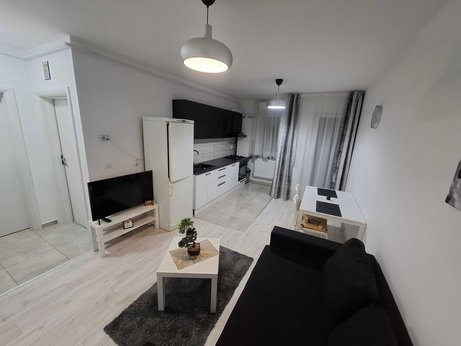 Ofer spre inchiriere studiou