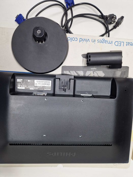Продавам Монитор  Philips 193v5, 18,5"