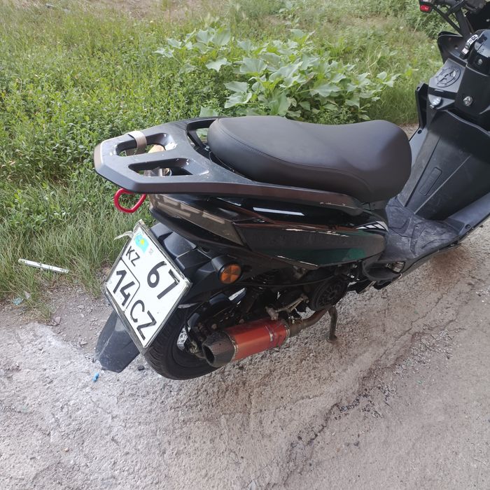 Скутер 150-куб 200000к торг есть