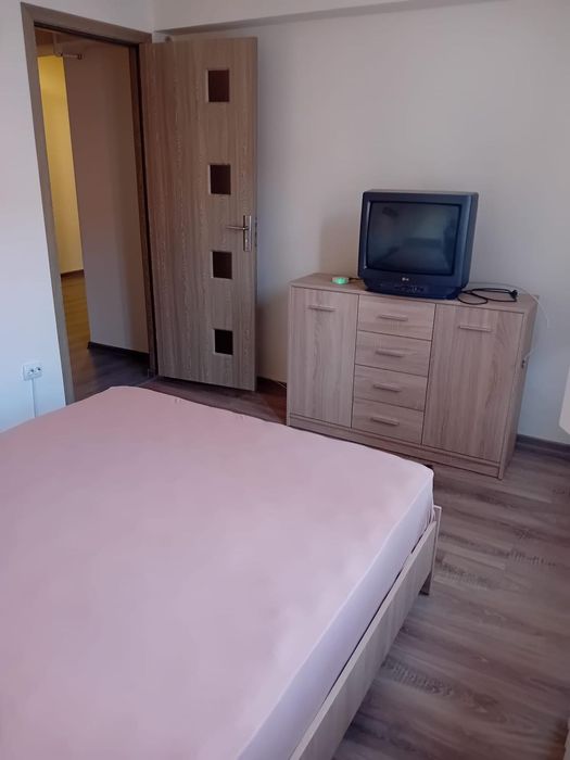 Închiriez apartament cu 2 camere
