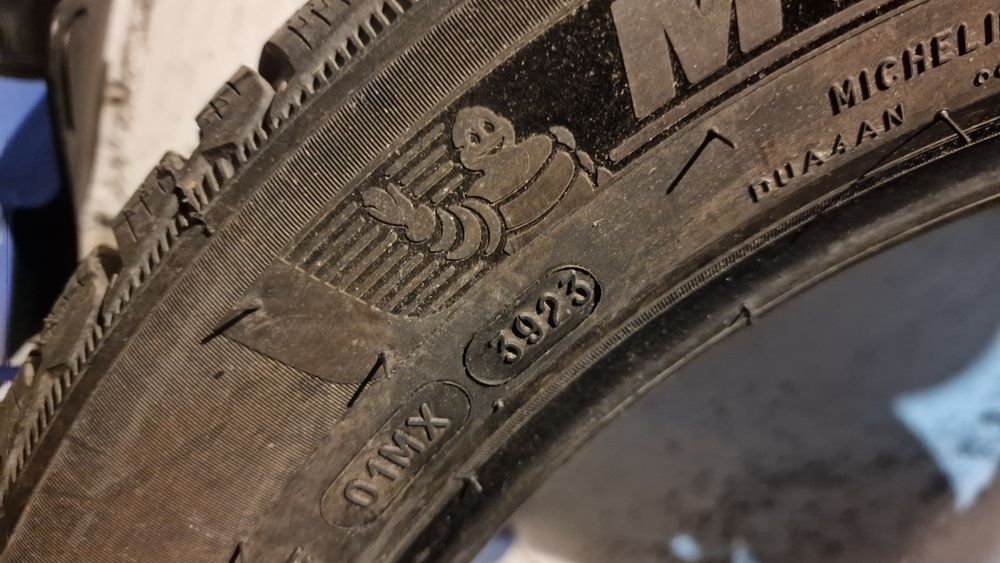 2 anvelope iarnă Michelin 225 50 18 99v