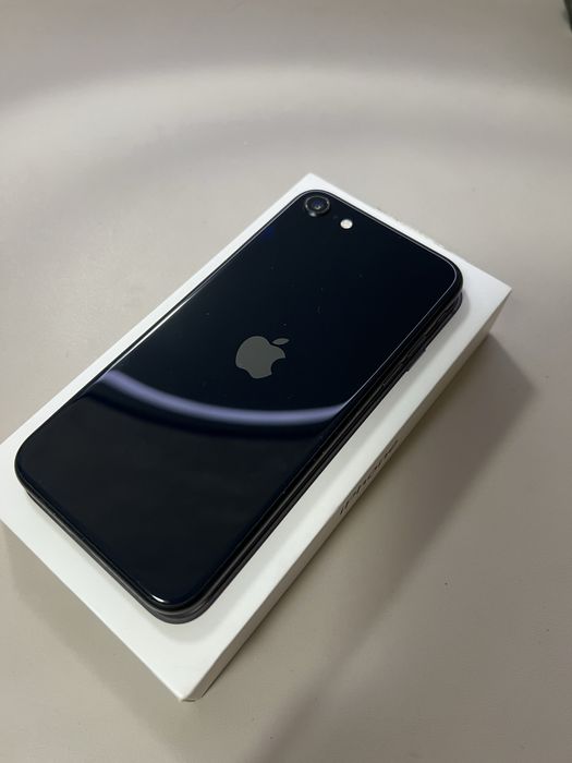 Продам айфон se 2022 года