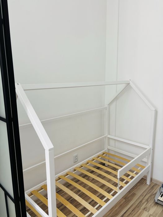 Кровать детская в форме домика