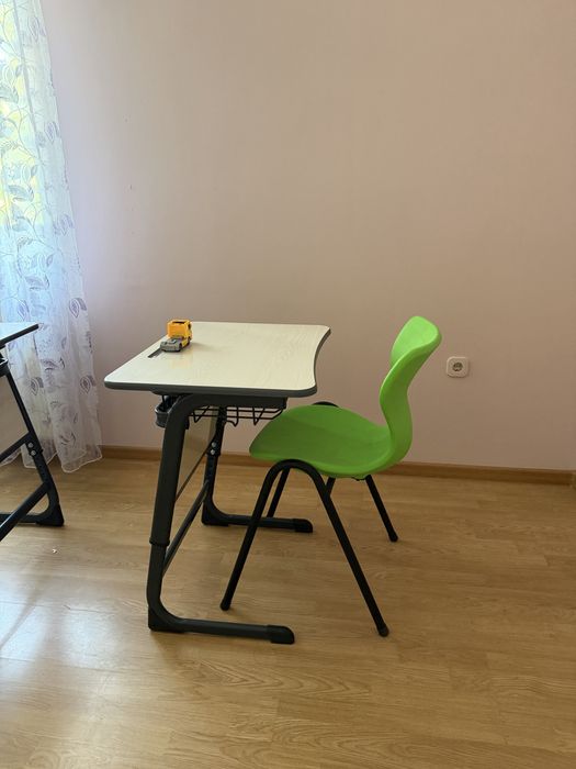Продам парты и стулья в идеальном состоянии