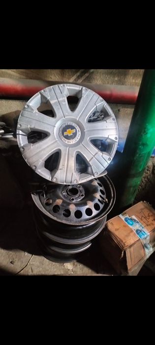 Продам диски с колпаком от Шевроле Круза