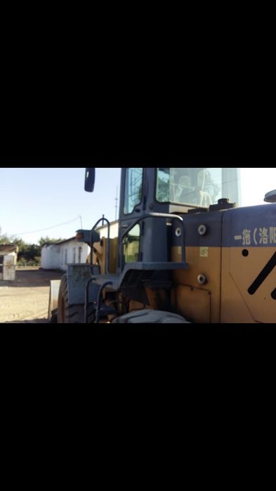 Погрузчик фронтальный