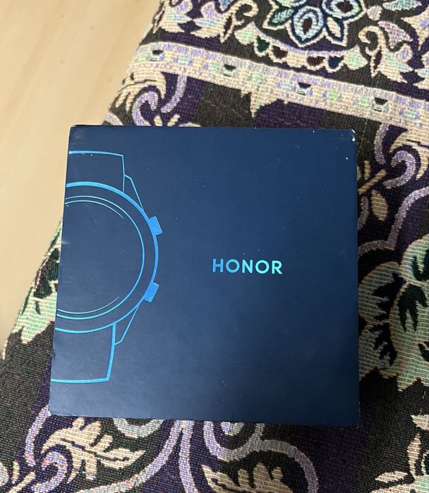 Часы сам стоит 75к срочно продаю Honor watch