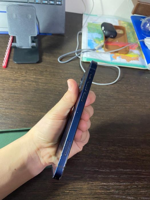 Продам Iphone 12