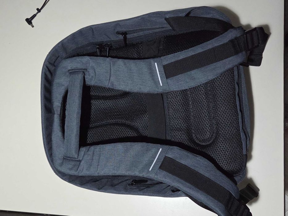 Rucsac antifurt XD Design Albastru, nou, cu USB și protecție RFID