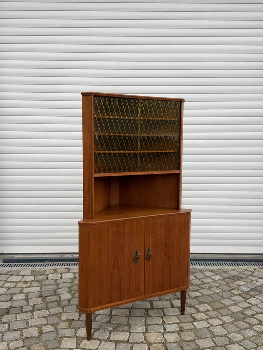 Датска ъглова витрина от средата на миналия век