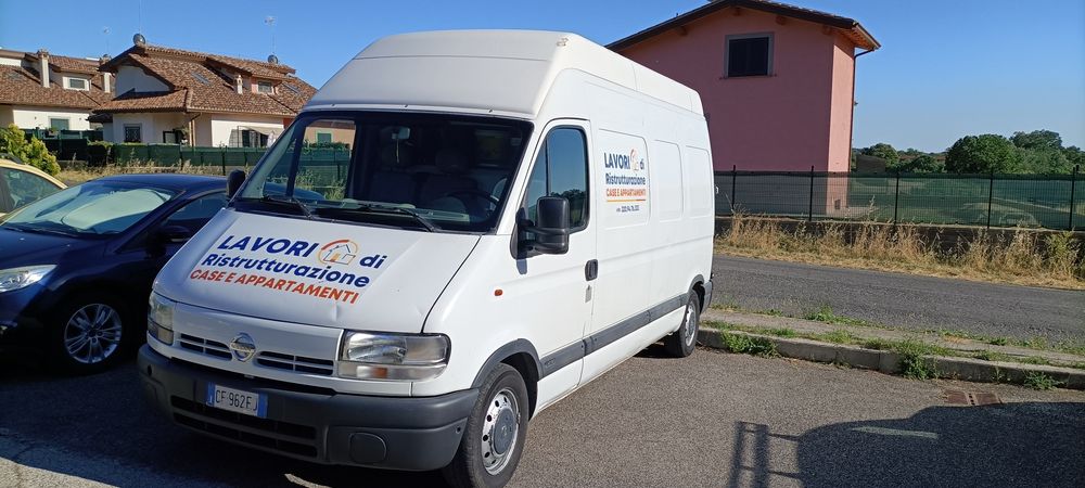 Vând furgoneta Nissan -Renault