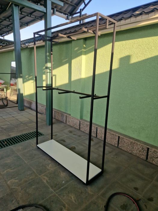 Продам вешалки для бутика