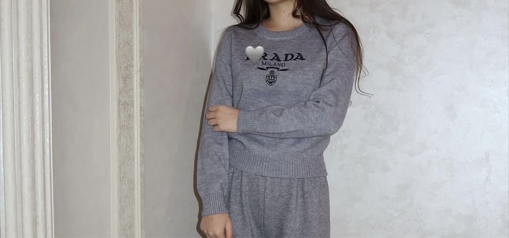 Серая кофта Prada