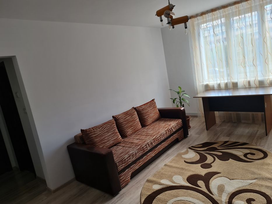 Ofer spre închiriere apartament 2 camere zona centrală