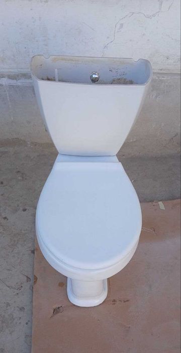 Унитаз сотилади. Вактинчалик ишлатишга.