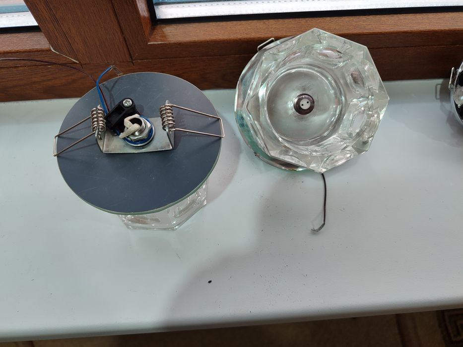 Продам светильник потолочный