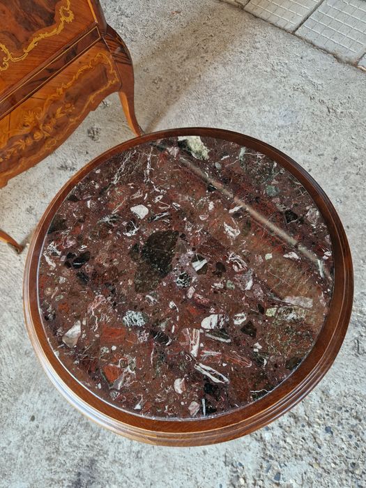 Страхотна антикварна френска дървена масичка с мраморен плот