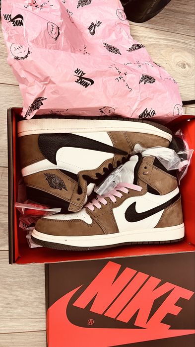 JORDAN 1 Retro High OG Travis Scott