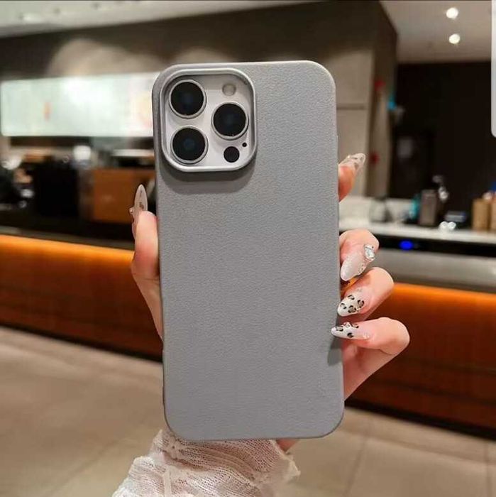 Силиконов кейс за iPhone 14 / 15 / 16 серия имитация на кожа